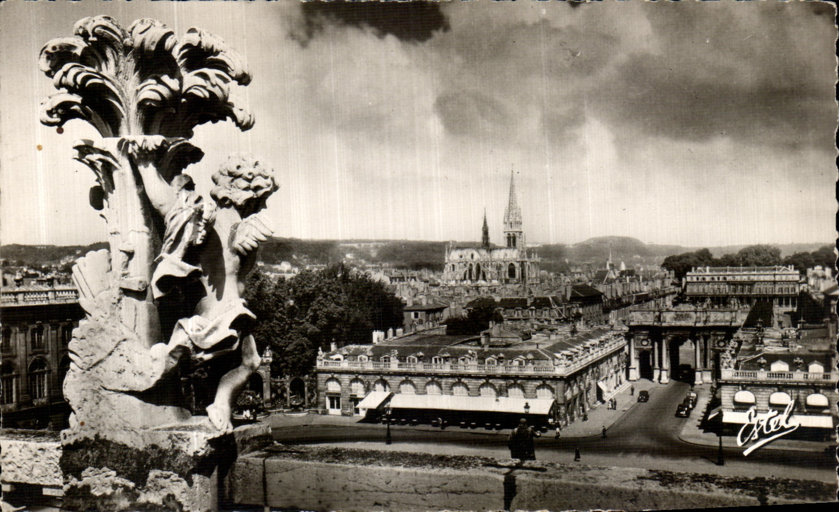 CPSM Nancy Vue sur l arc de triomphe et l eglise St Epvre