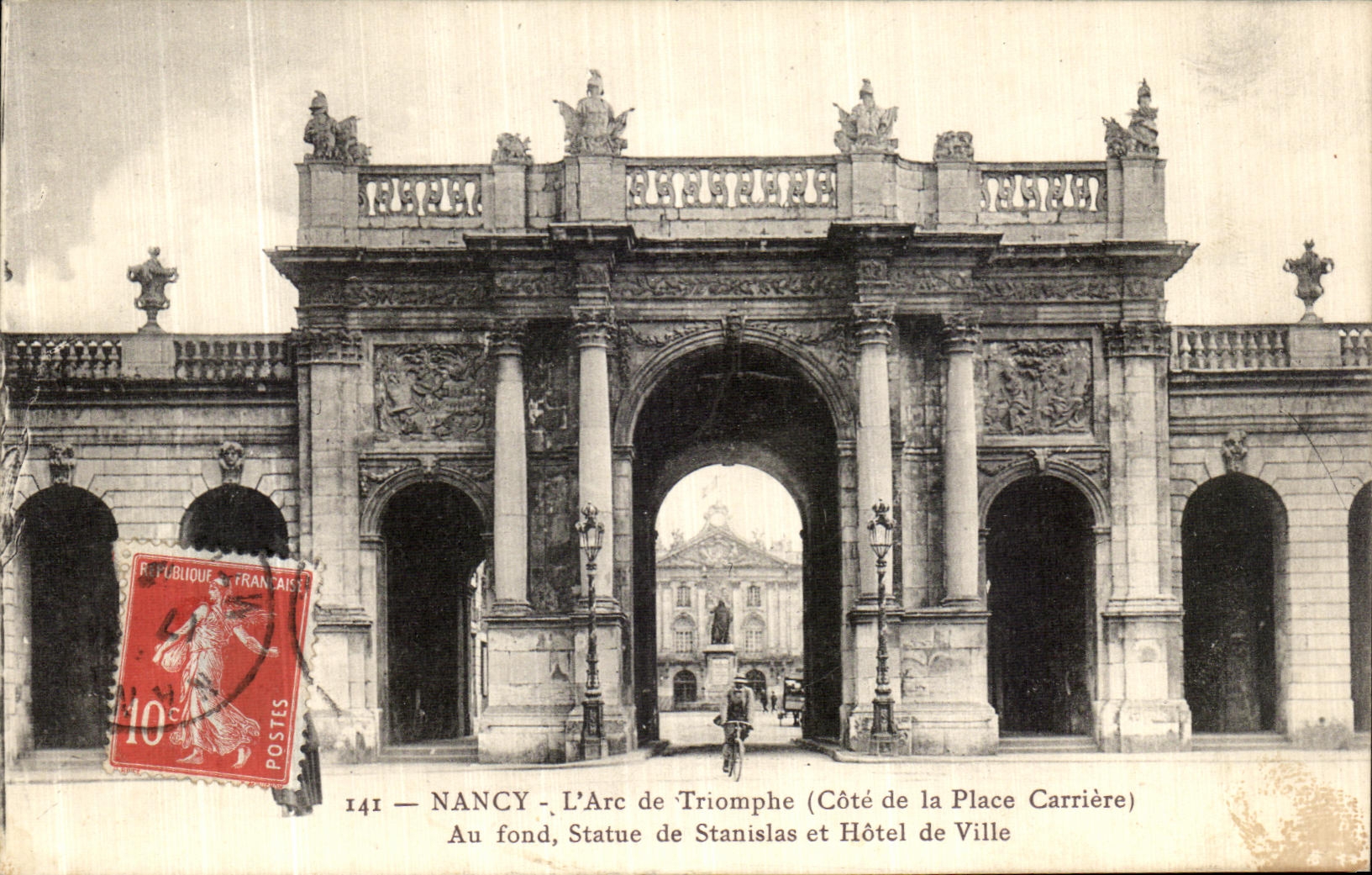 CPA Nancy Arc de triomphe Cote de la place Carriere Statue de Stanislas et hotel de ville