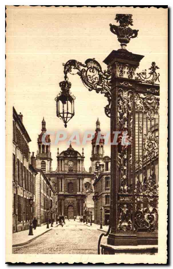 CPA Nancy Rue Maurice Barres et la cathedrale Jean Lamour Grilles