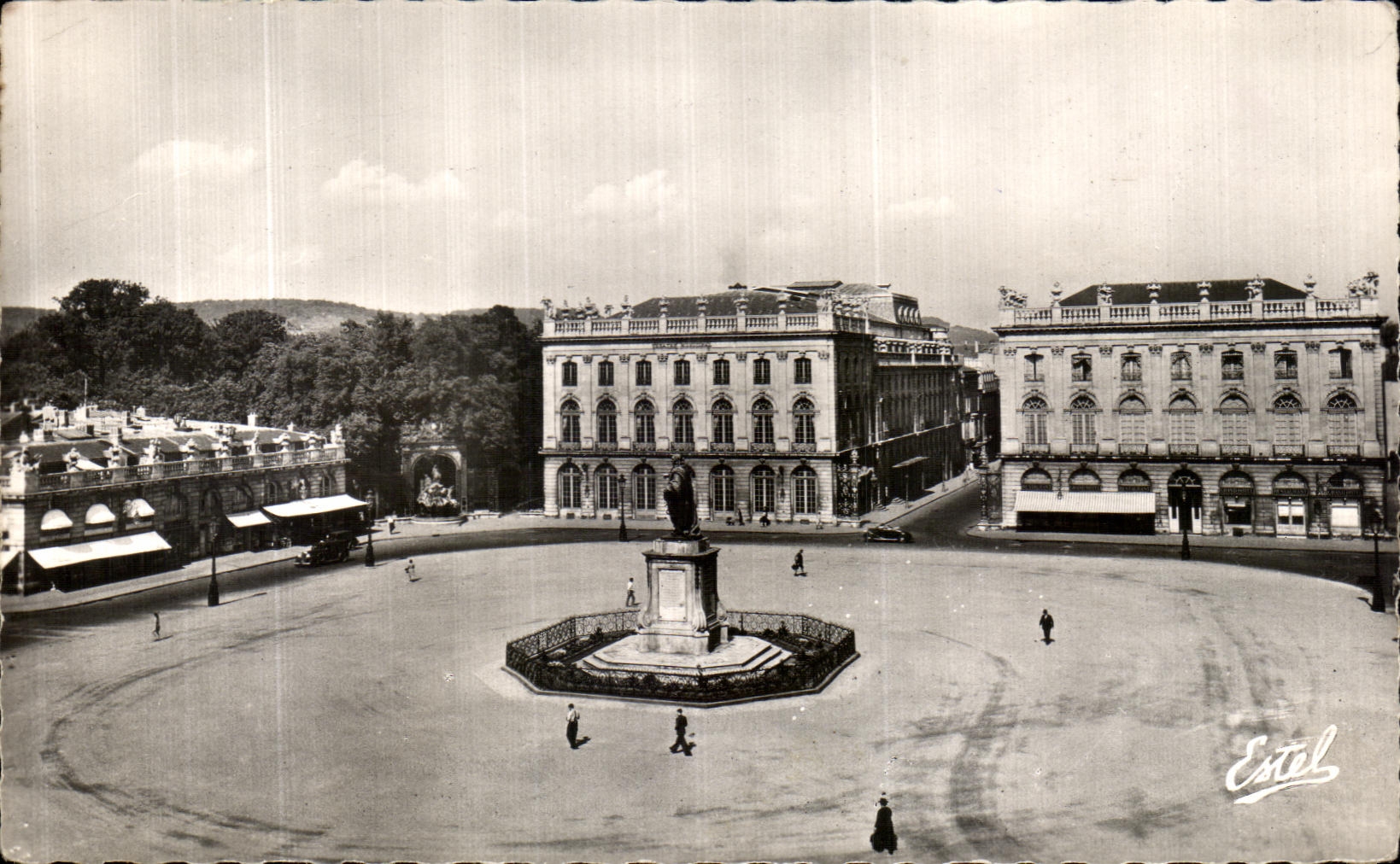 CPSM Nancy Vue sur la place Stanislas 