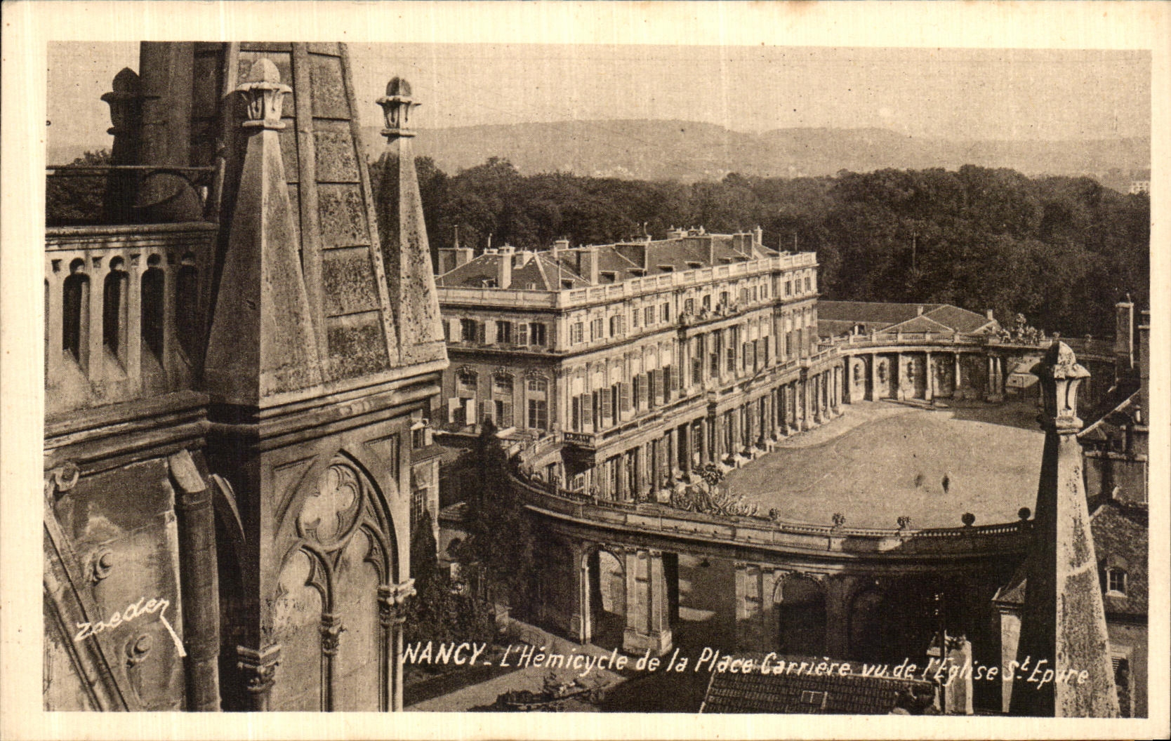 CPA Nancy L Hemicycle de la Place Carriere vu de l Eglise 