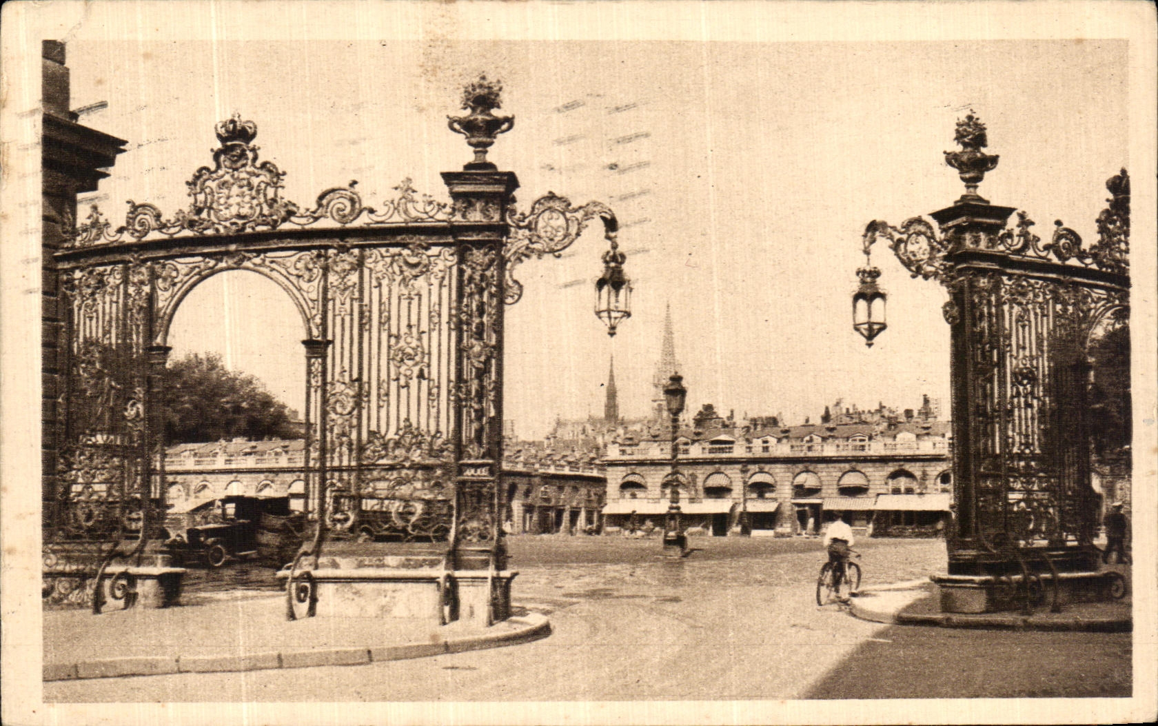 CPA Nancy La Ville Aux Portes D Or Place Stanislas Grilles de Jean Lamour