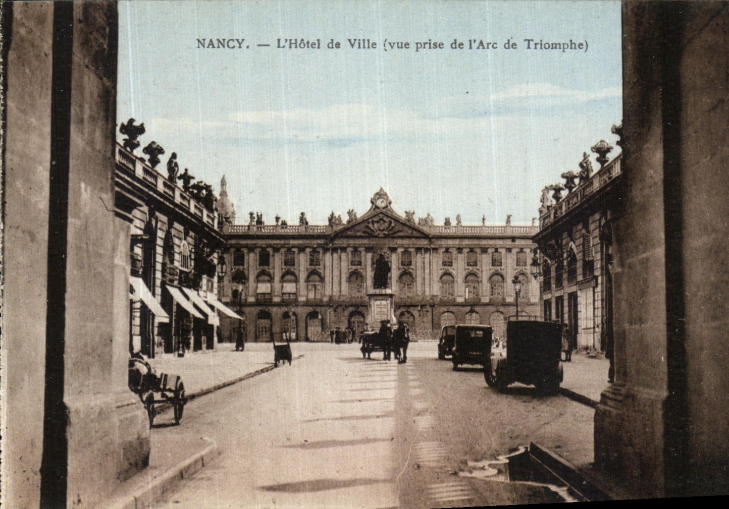 CPA Nancy L Hotel de Ville Vue prise de l arc de triomphe