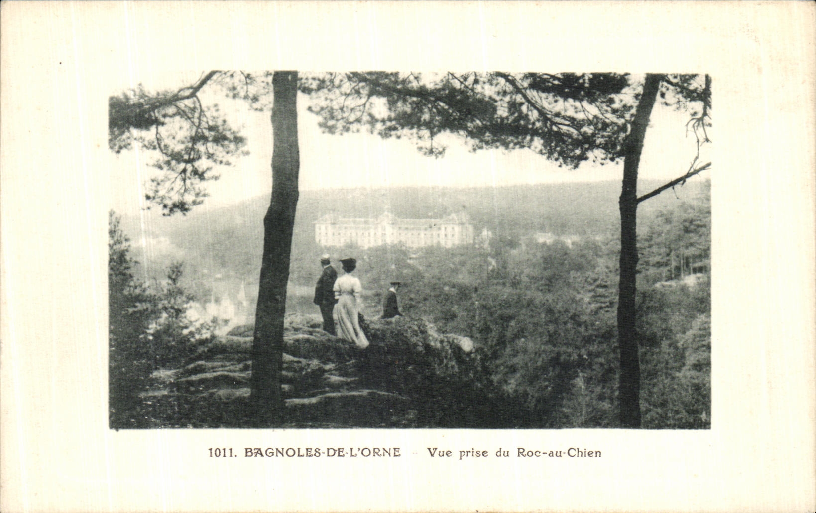 CPA Bagnoles De L Orne Vue Prise du Roc au Chien 