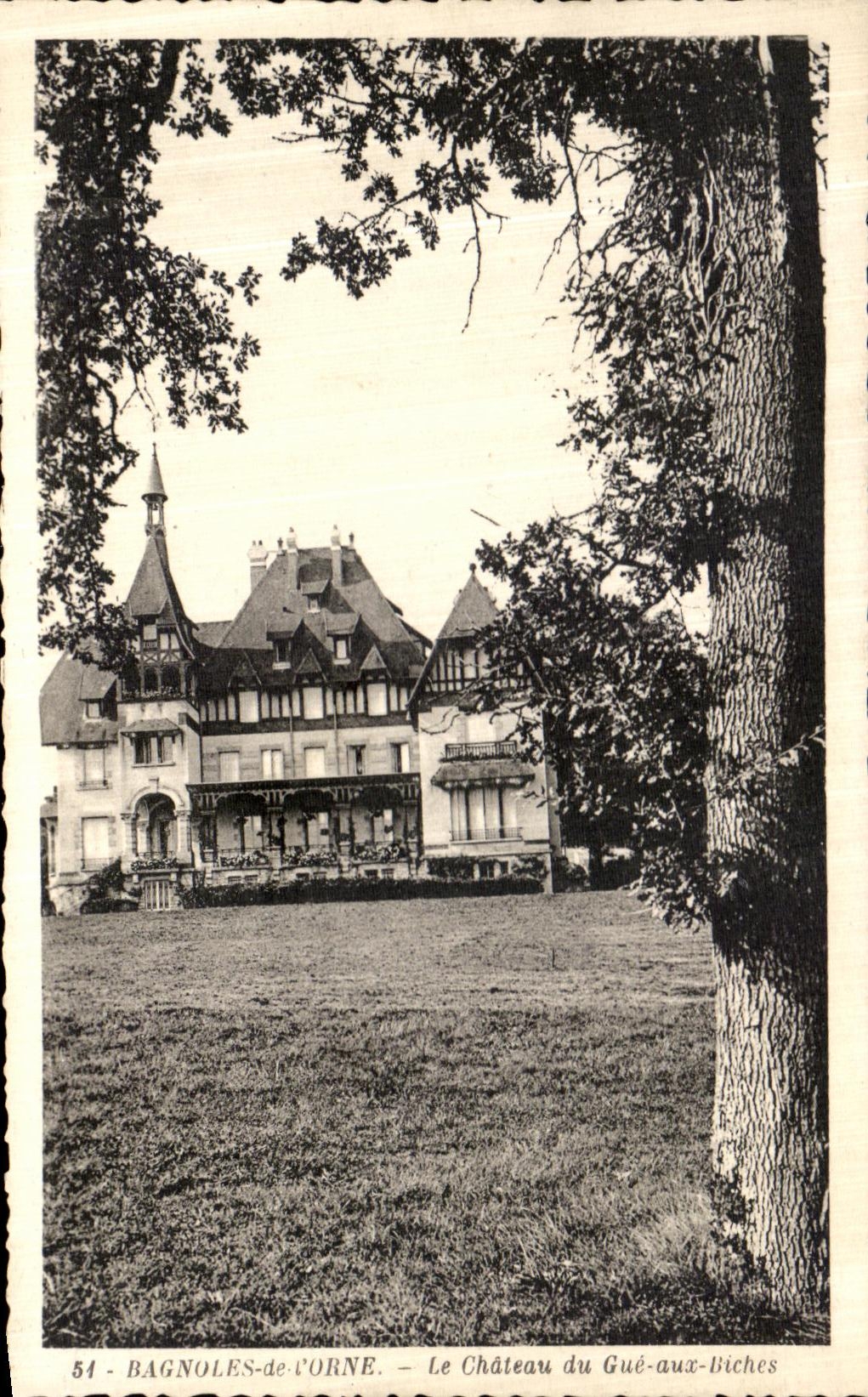 CPA Bagnoles De L Orne Le Chateau du Gue aux Biches 