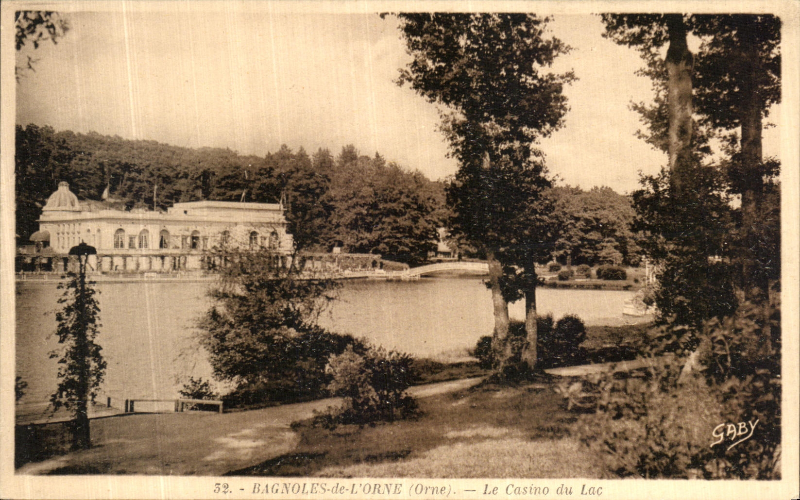 Bagnolés-de-l'Orne (Orne) — El Casino del Lago — Gaby, n°52