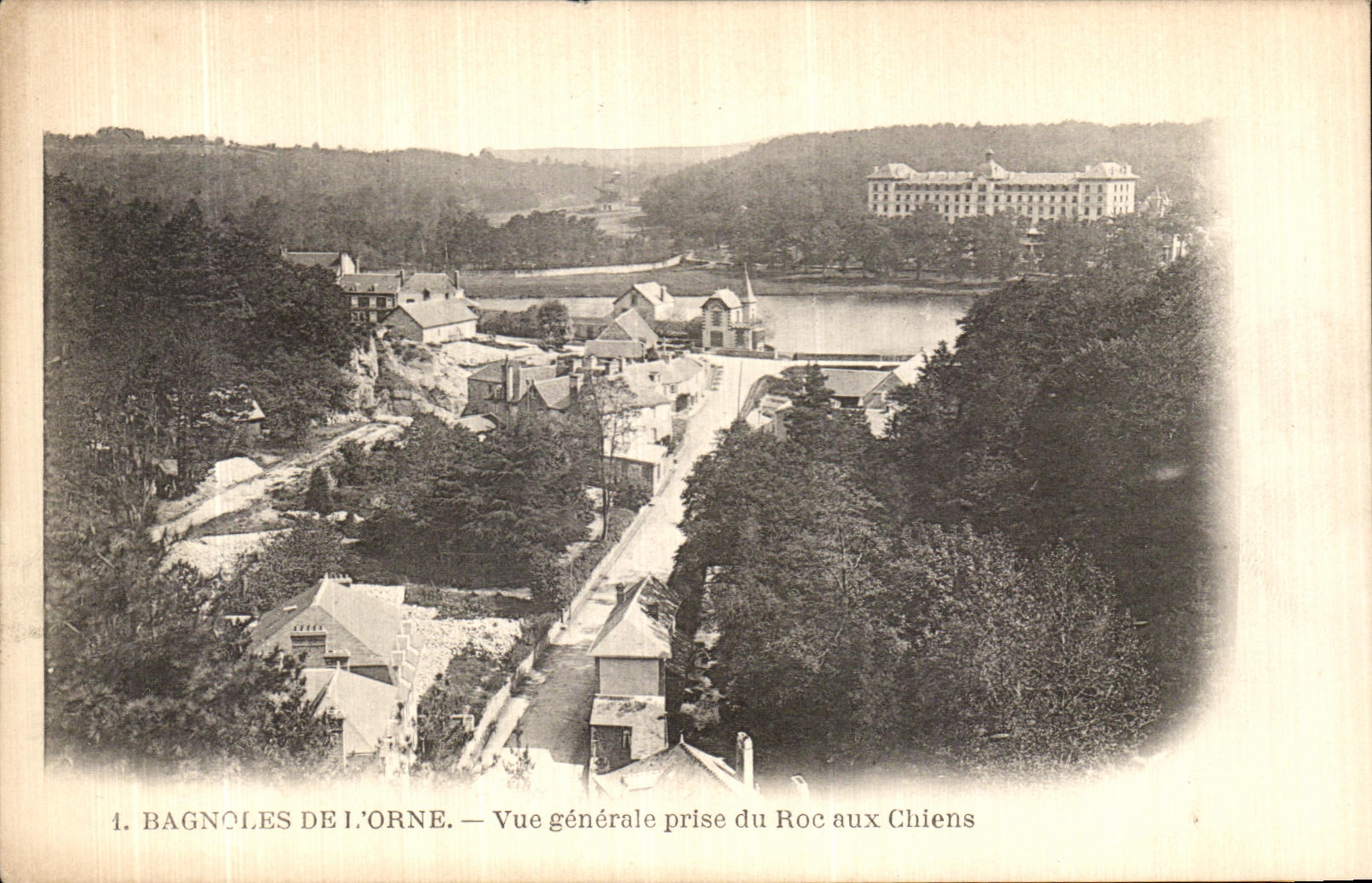 Bagnolles-de-l'Orne — Vista general tomada desde el Roc aux Chiens — editor no visible, n°4