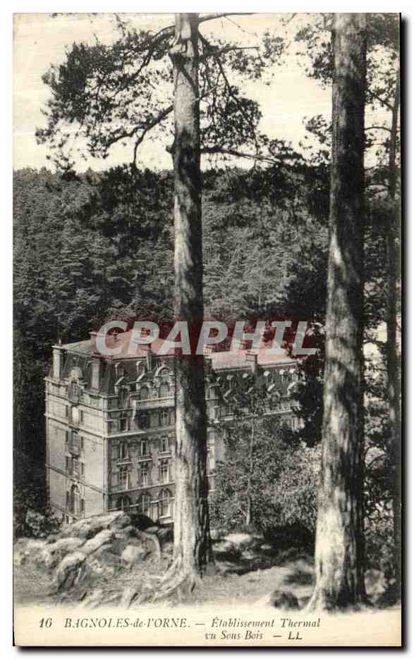 CPA Bagnoles de L Orne L Etablissement Thermal vu sous bois