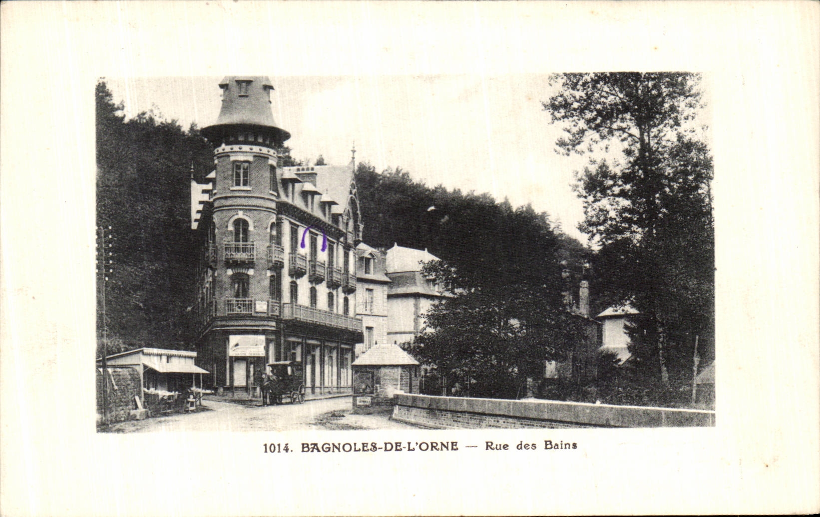 Bagnolés-de-l'Orne — Rue des Bains — Éditeur E. Roussel, Argentan, n° 1014