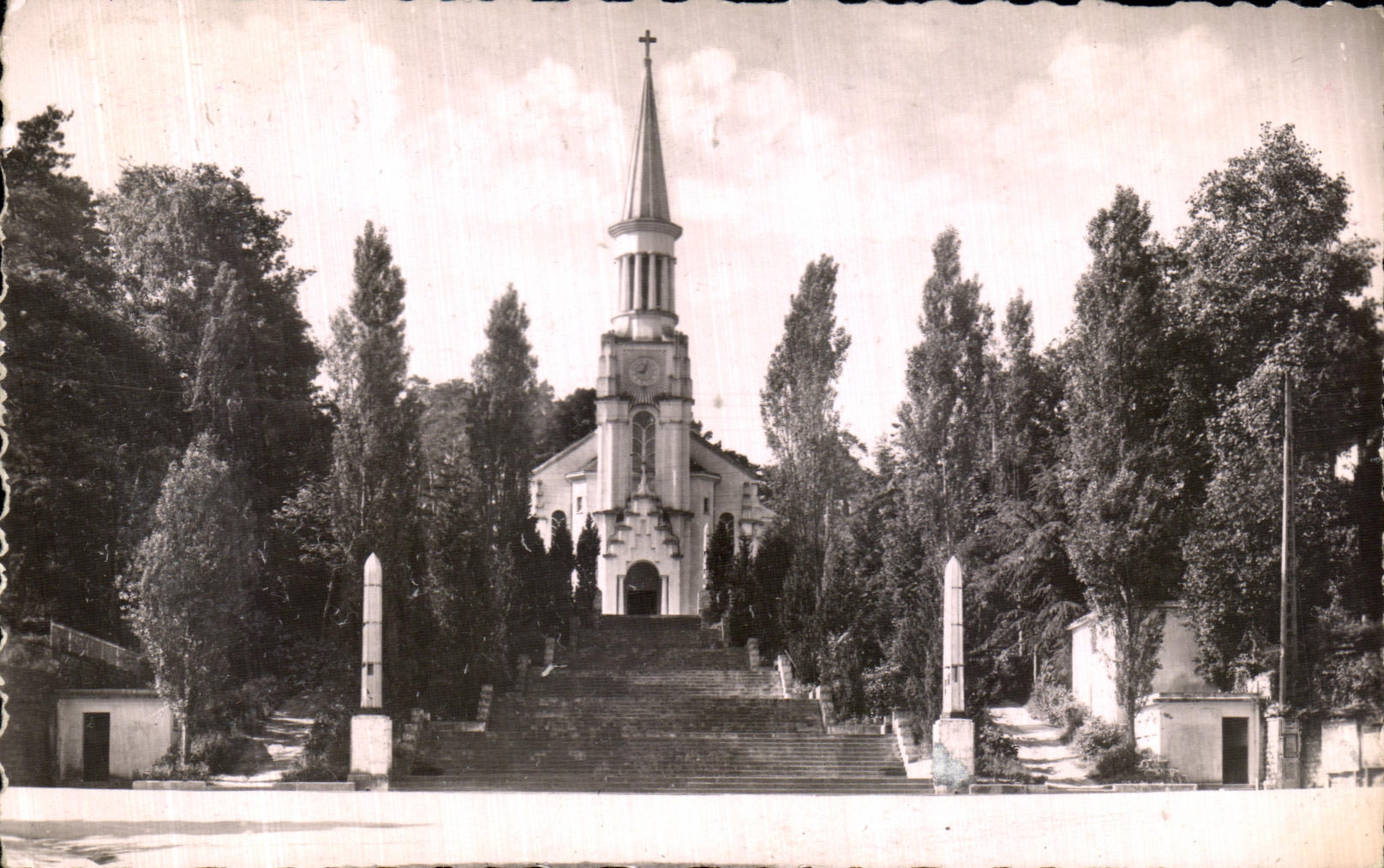 Bagnolles-de-l'Orne — Iglesia del Sagrado Corazón — Edición R. Gallois, Rueil-Malmaison (S.-et-O.)