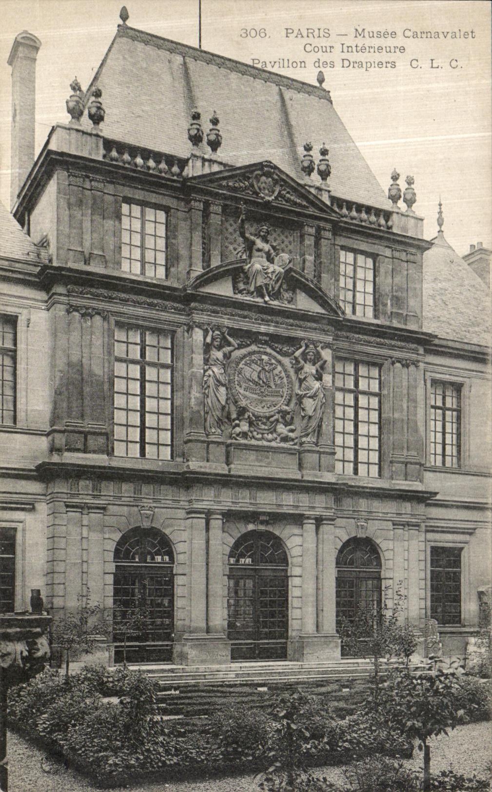 CPA Paris Musee Carnavalet Cour Interieure Pavillon des drapiers