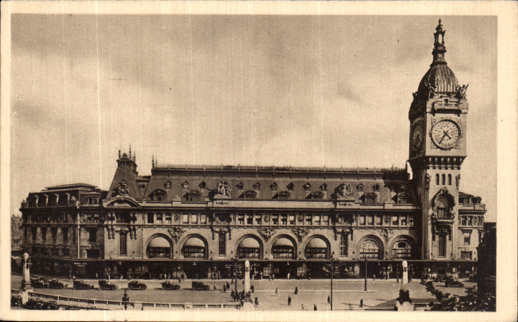 CPA Paris Le Gare De Lyon 