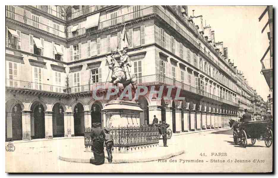 CPA Paris Rue des Pyramides statue de Jeanne d arc