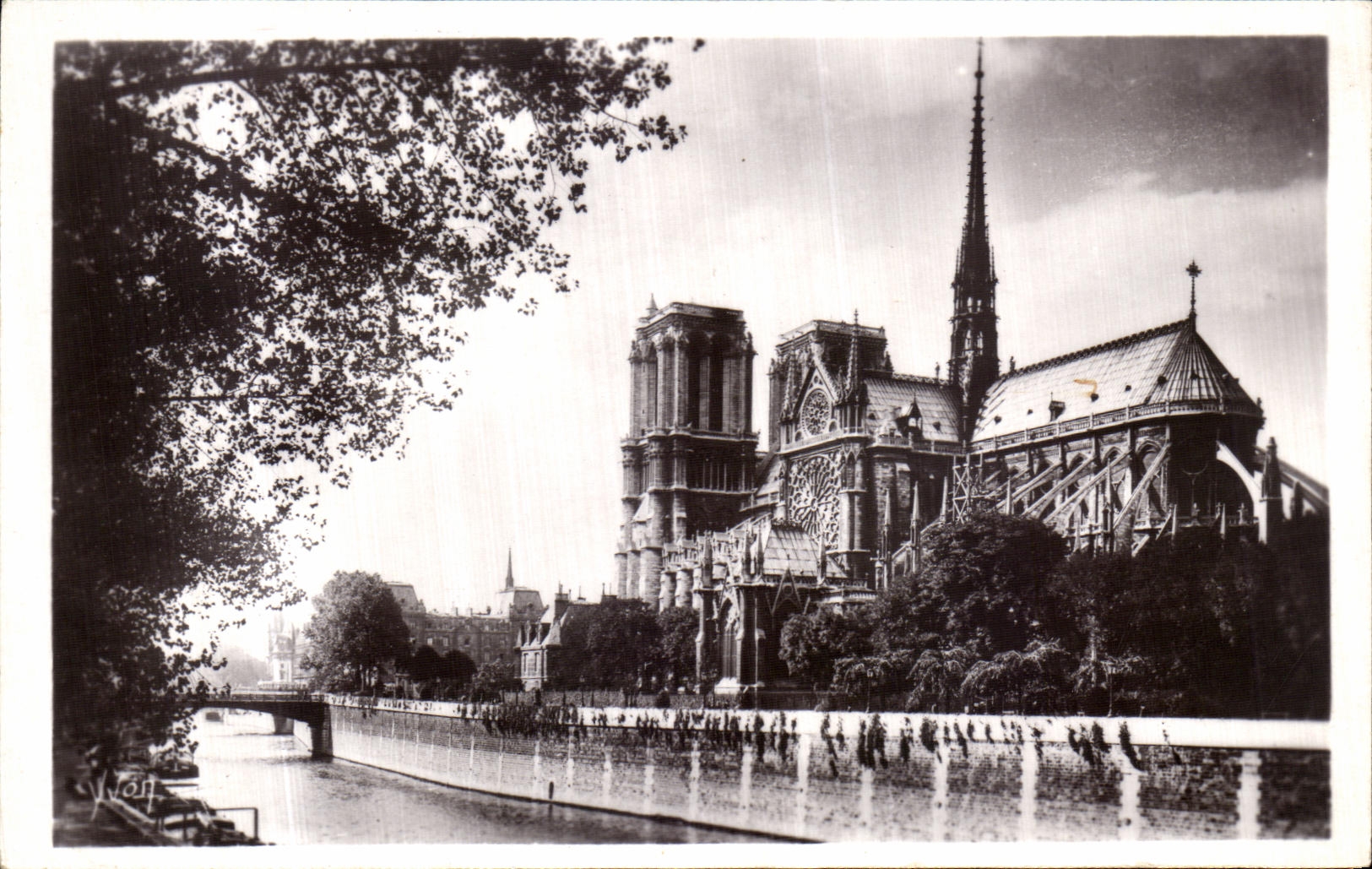 CPA Paris Notre Dame et le square de l archeveche