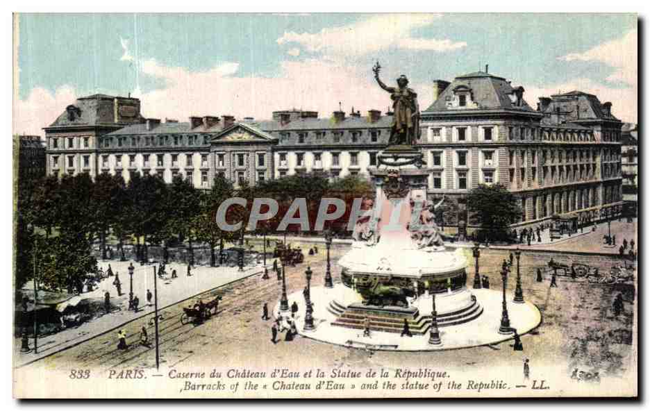 CPA Paris Caserne du Chateau d Eau et la Statue de la Republique