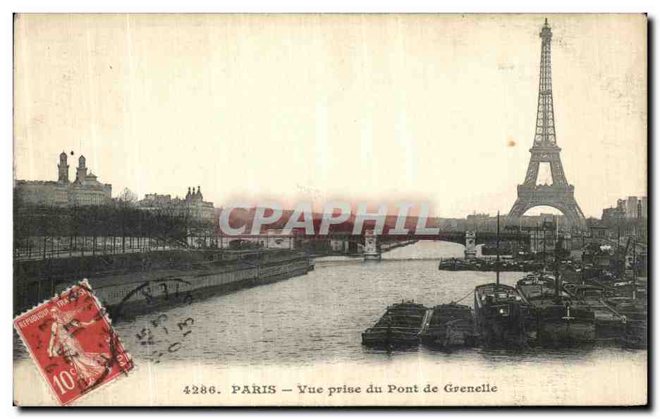 CPA Paris Vue Prise du Pont de Grenelle Tour Eiffel Peniches