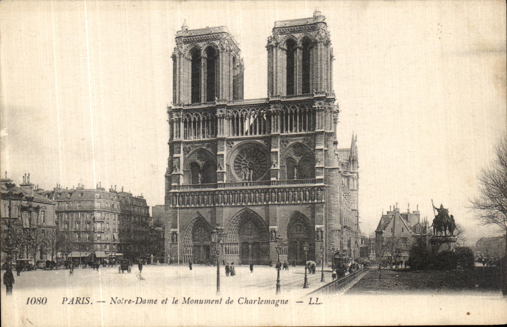 CPA Paris Notre Dame et le Monument de Charlemagne