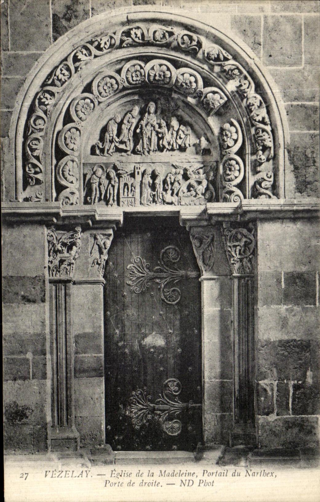 Vézelay — Église de la Madeleine, Portail du Narthex, porte de droite — ND Phot