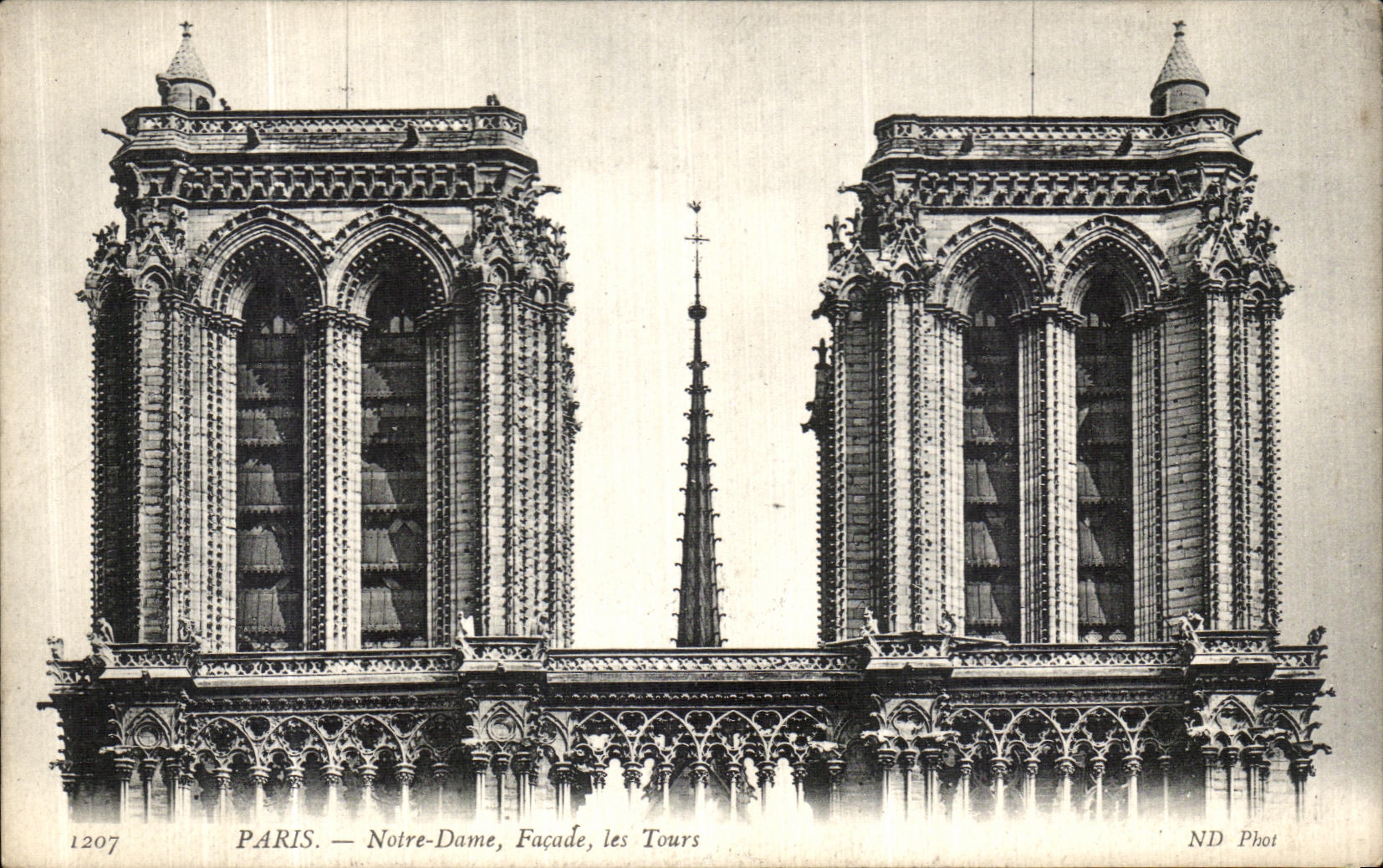 CPA Paris Notre Dame Facade les Tours