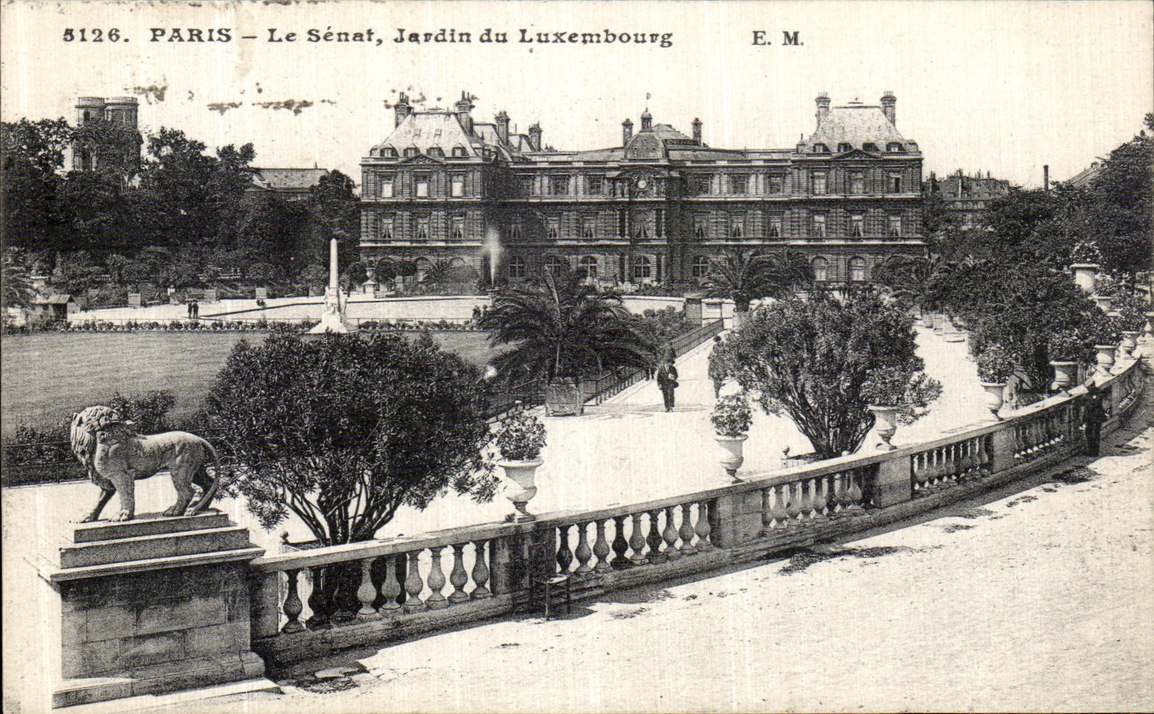 CPA Paris Le Senat Jardin du Luxembourg Lion
