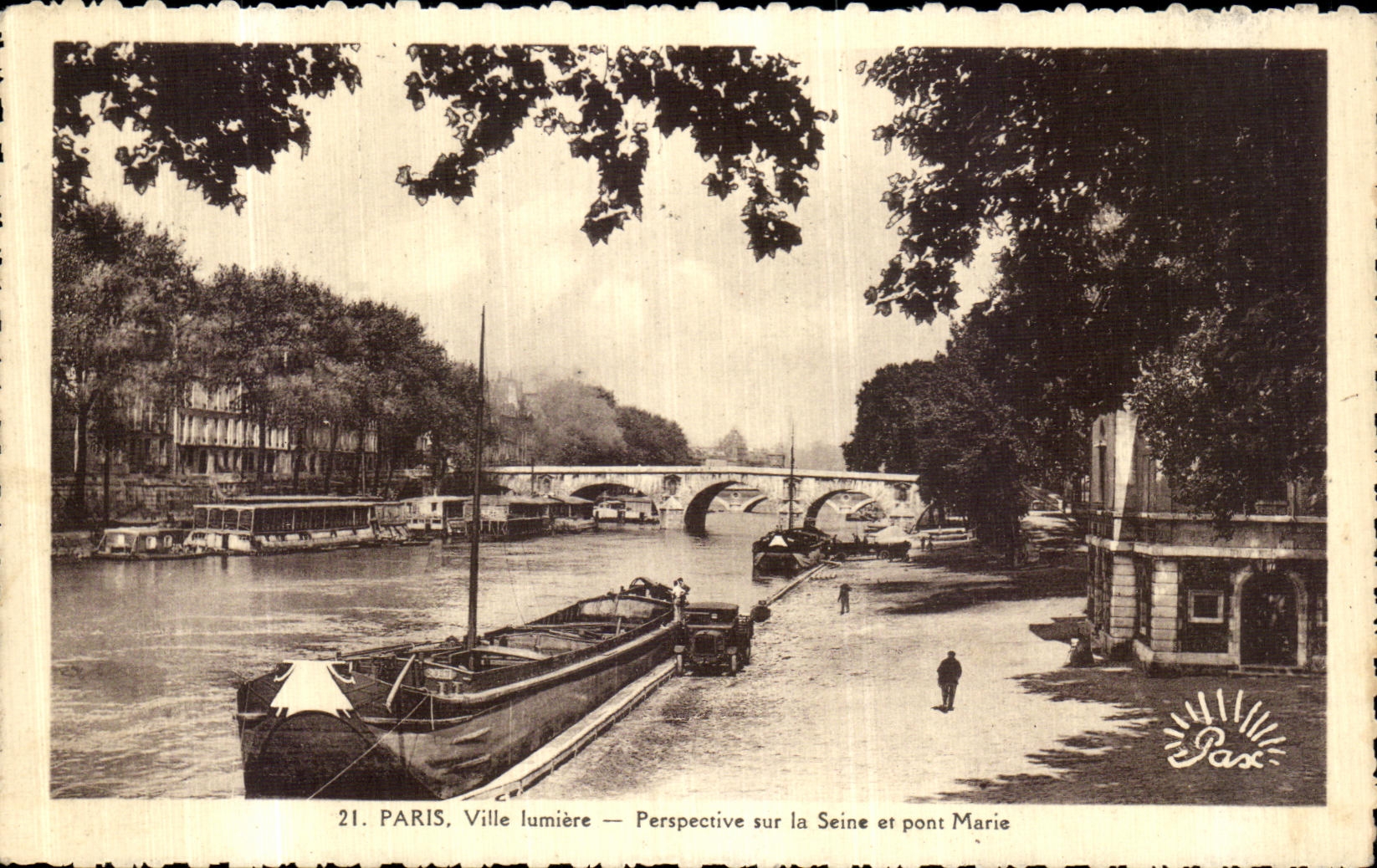 Paris, Ville lumière — Perspective sur la Seine et pont Marie — Pax