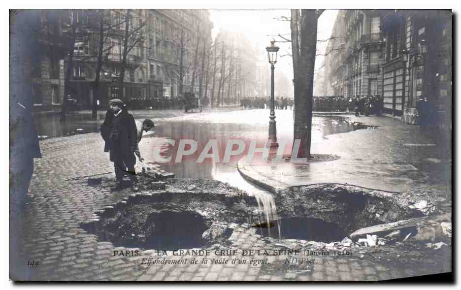 Paris — La Grande Crue de la Seine (Janvier 1910) — Effondrement de la voûte d'un égout — ND Phot.