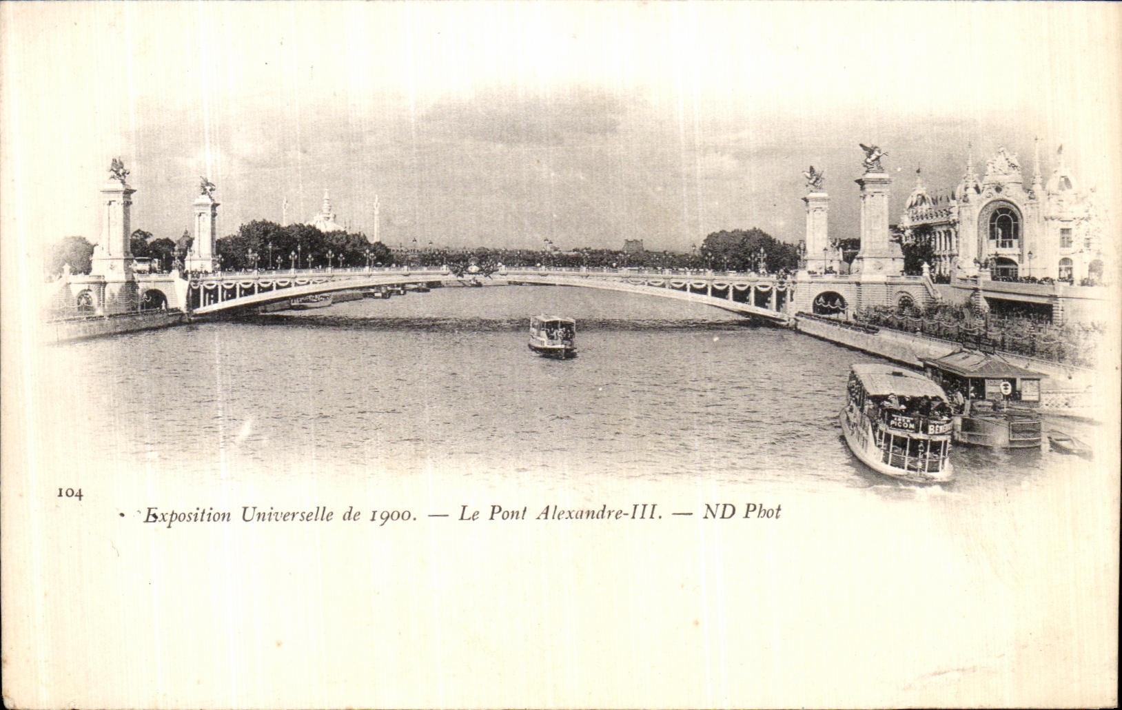 CPA Paris Exposition unverselle 1900 Le Pont Alexandre III Bateaux