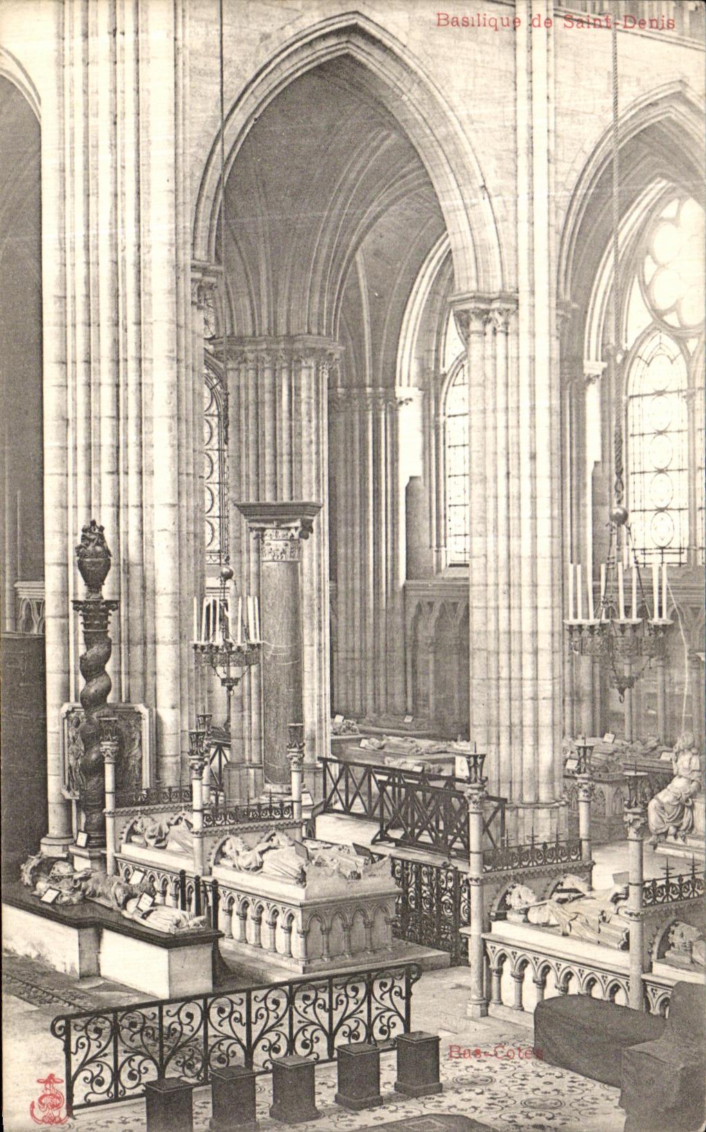 Basilique de Saint-Denis — intérieur avec tombes — Bae-Cotes