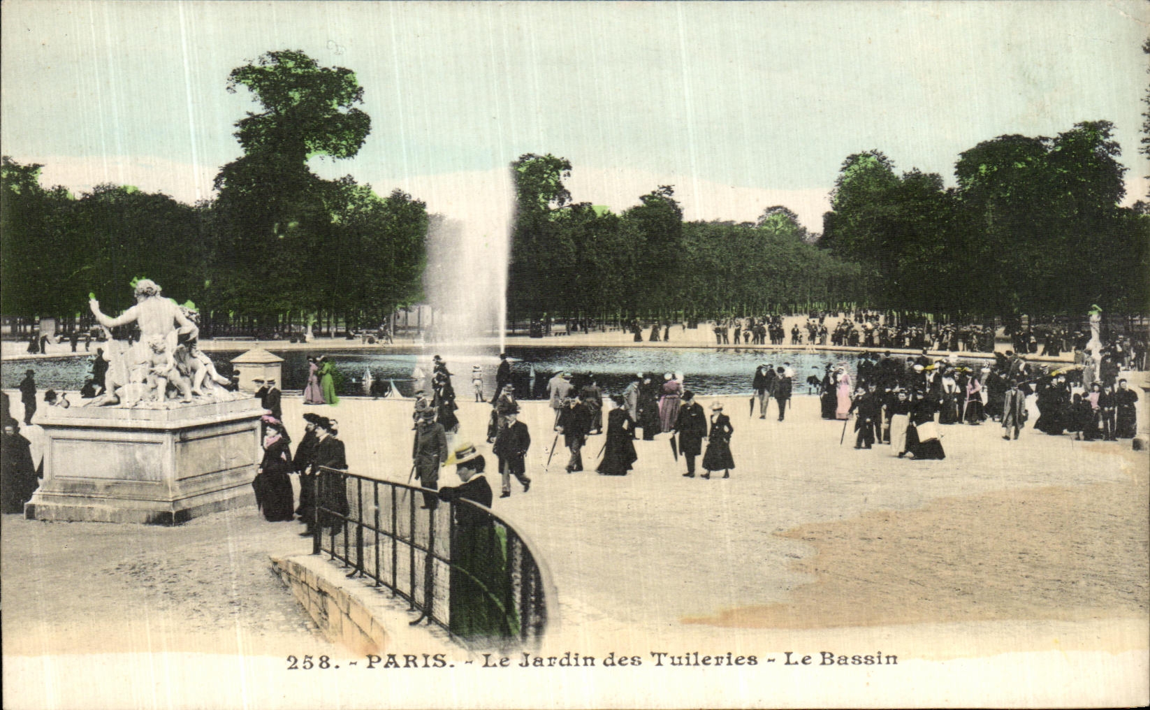 CPA Paris Le Jardin des Tuileries Le Bassin