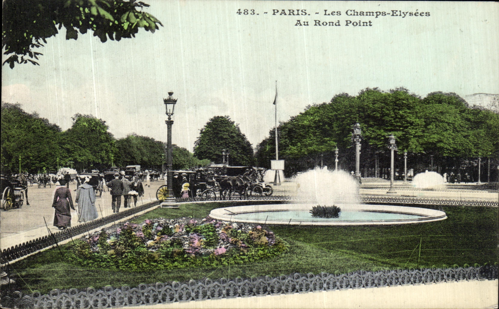 CPA Paris Les Champs Elysees Au Rond Point