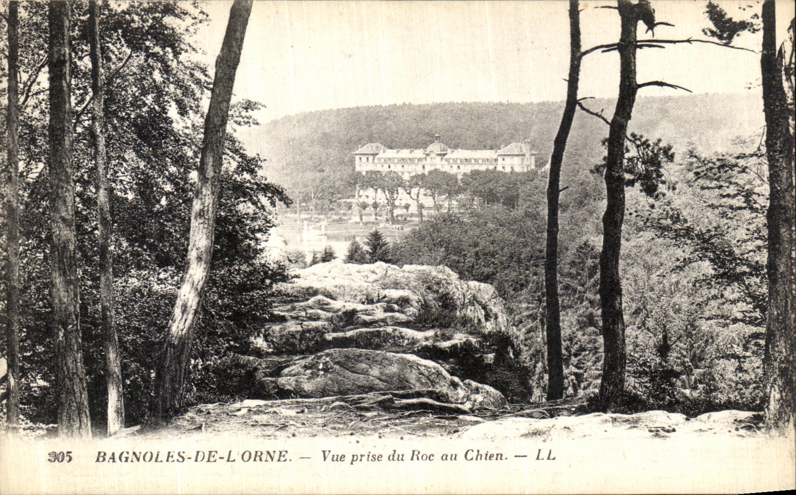Bagnoles-de-l'Orne — Vue prise du Roc au Chien — LL
