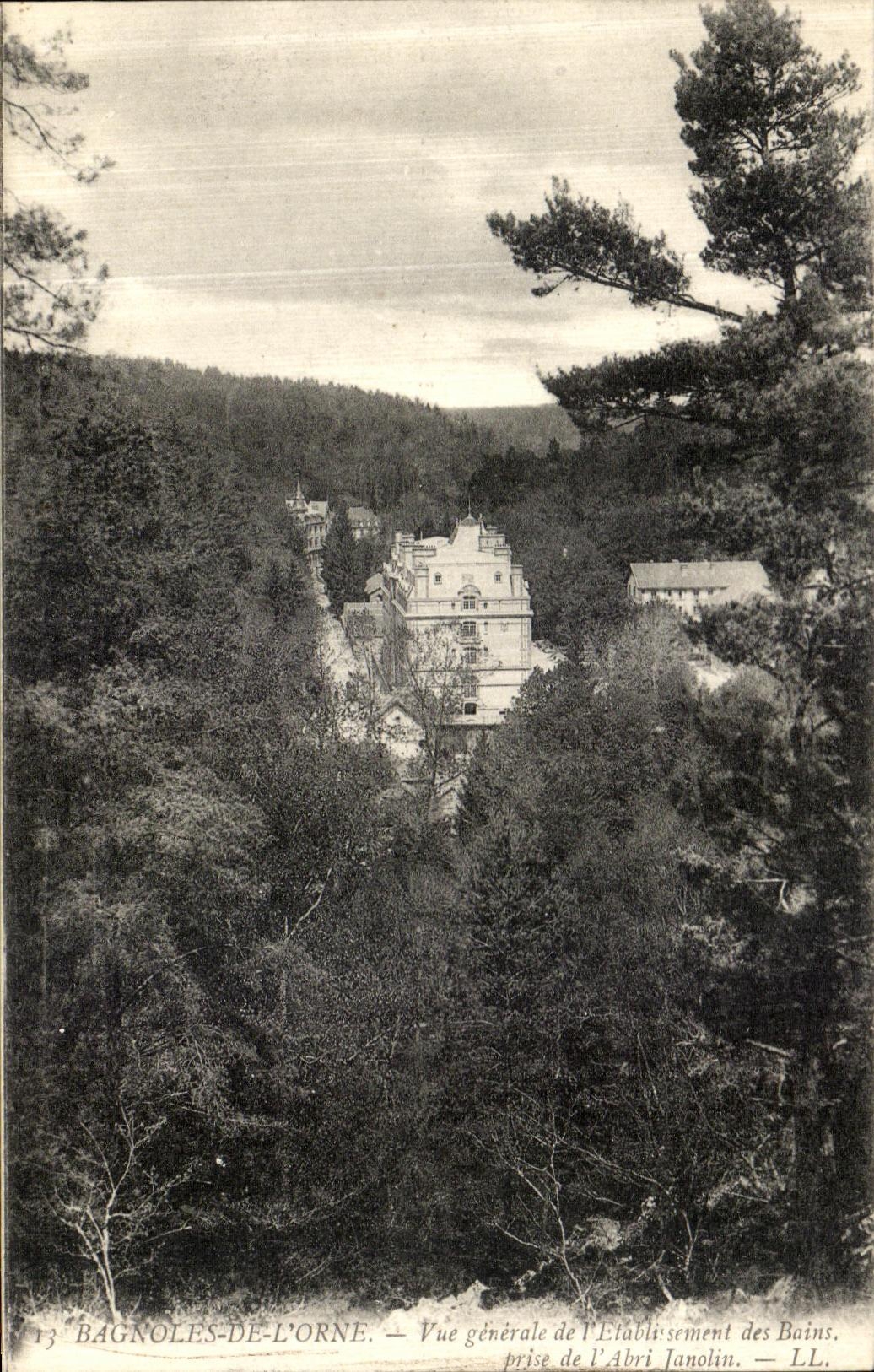 Bagnolles-de-l'Orne — Vista generale dell'istituto termale dei Bagni, scattata dall'Abri Janolin — LL