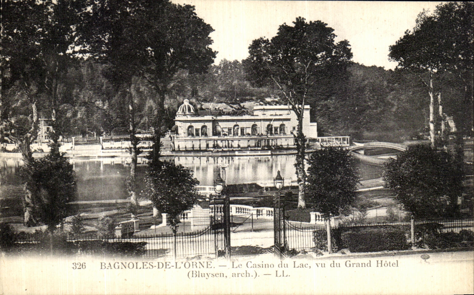 Bagnoles-de-l'Orne — Il Casinò del Lago, visto dal Grand Hôtel — Bluysen, arch. — n° 326