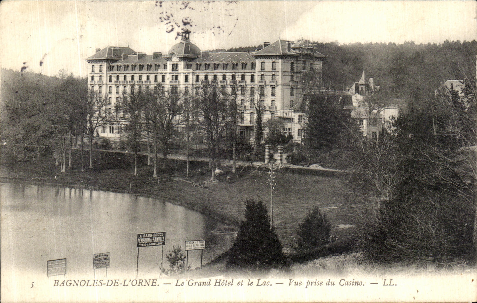 Bagnoles-de-l'Orne — Das Grand Hotel und der See — Ansicht vom Casino — LL.