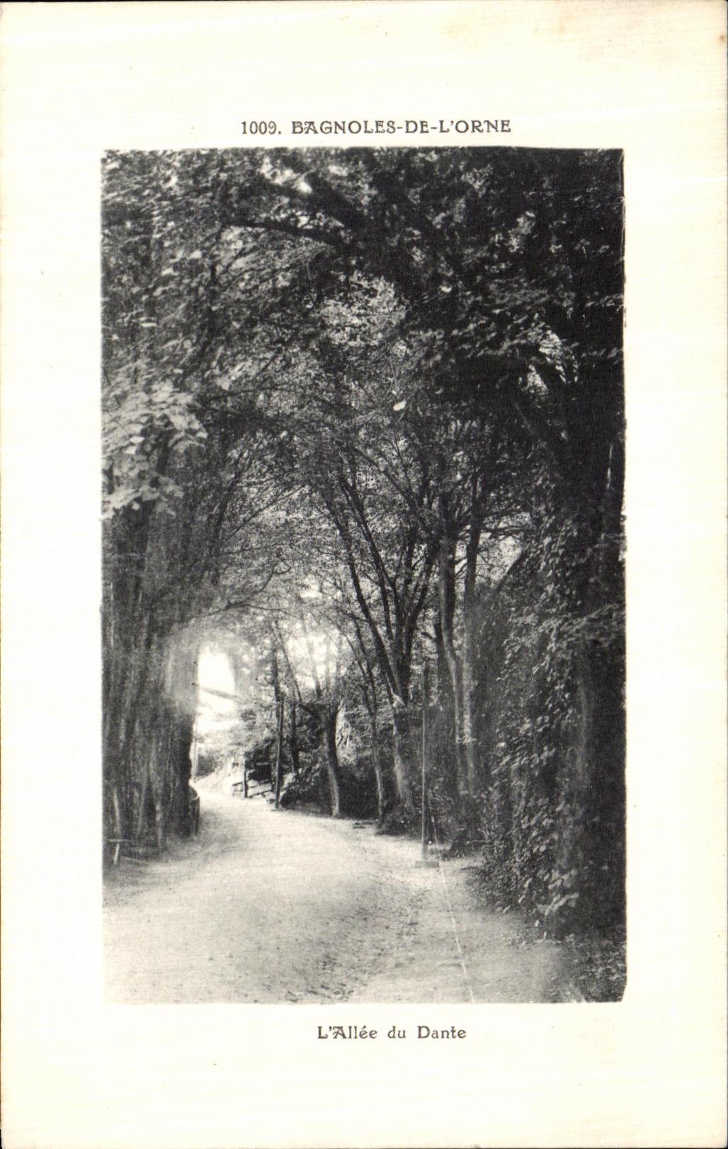 Bagnolles-de-l'Orne — L'Allée du Dante — E. Roussel, edit. Argentan, n° 1009