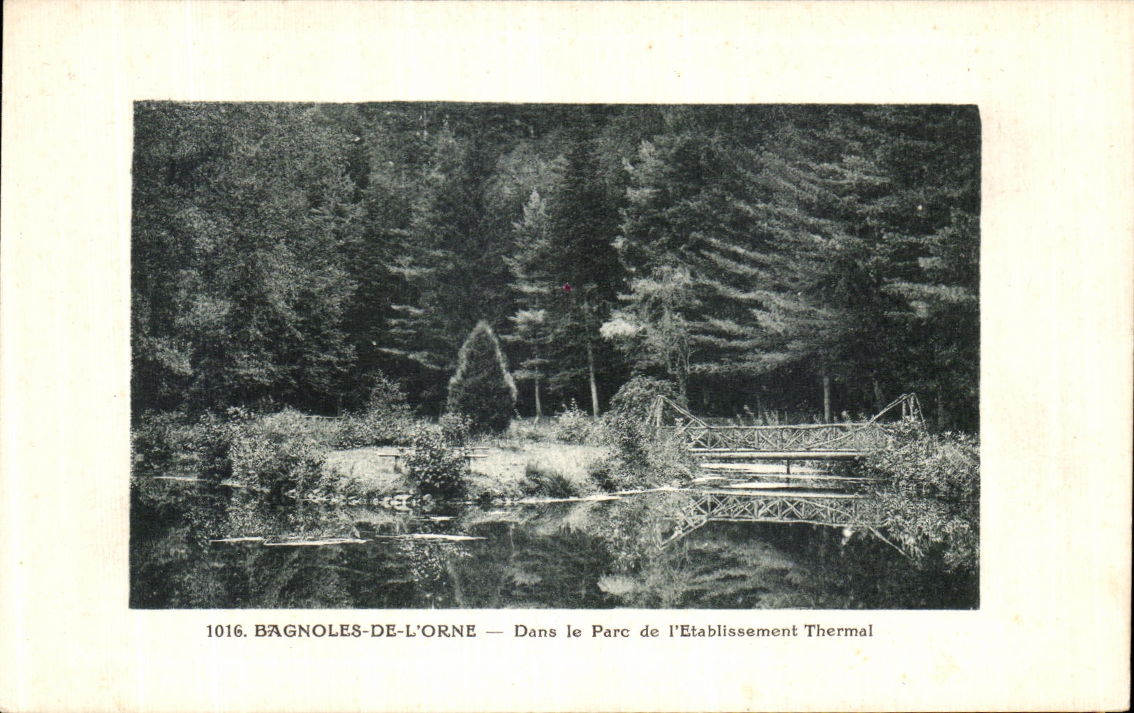 Bagnolles-de-l'Orne — En el Parque del Establecimiento Termal — E. Roussael, Argentan, n°1016