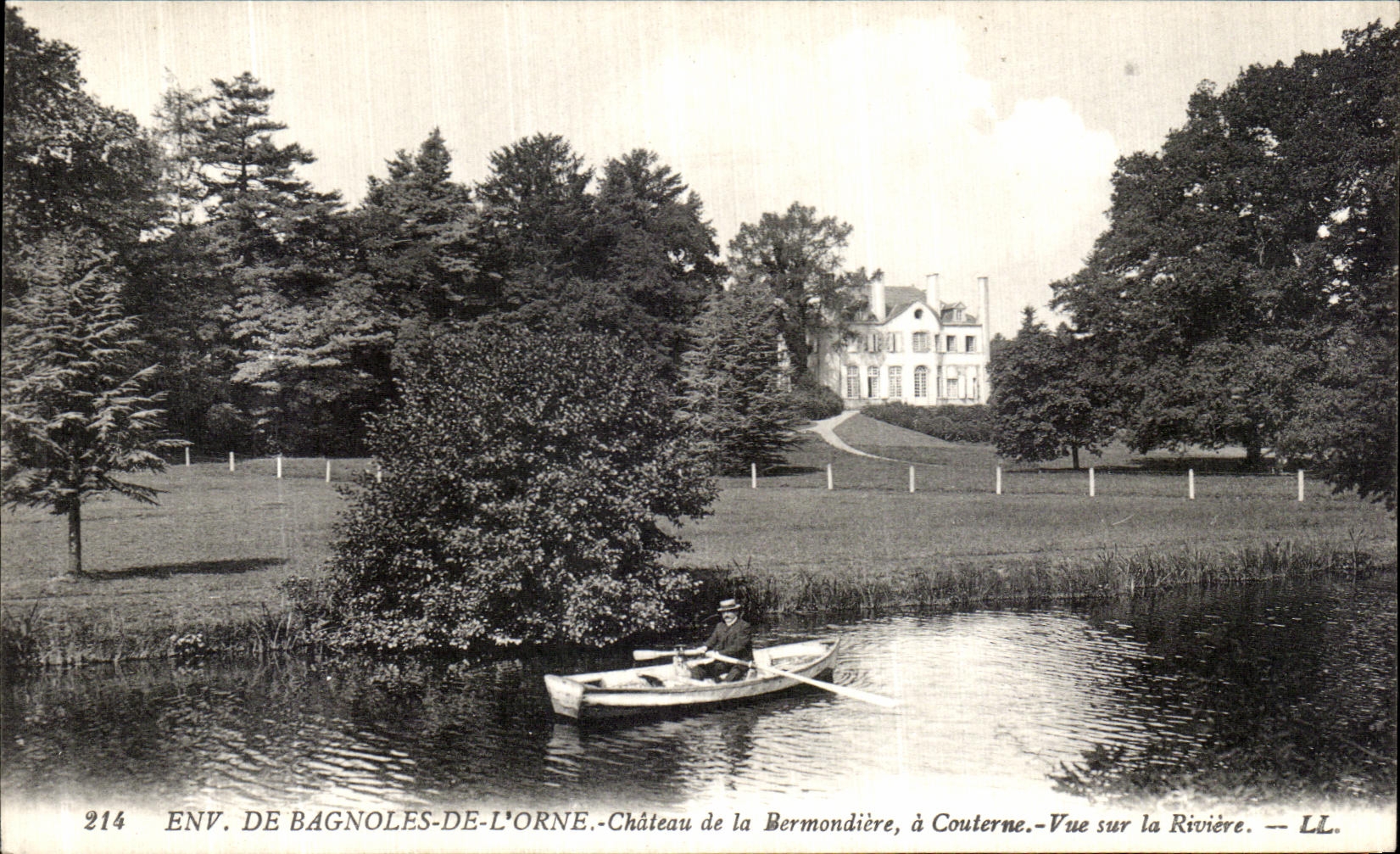 CPA Bagnoles De L Orne chateau de la Bermondiere a Couterne Vue sur la riviere