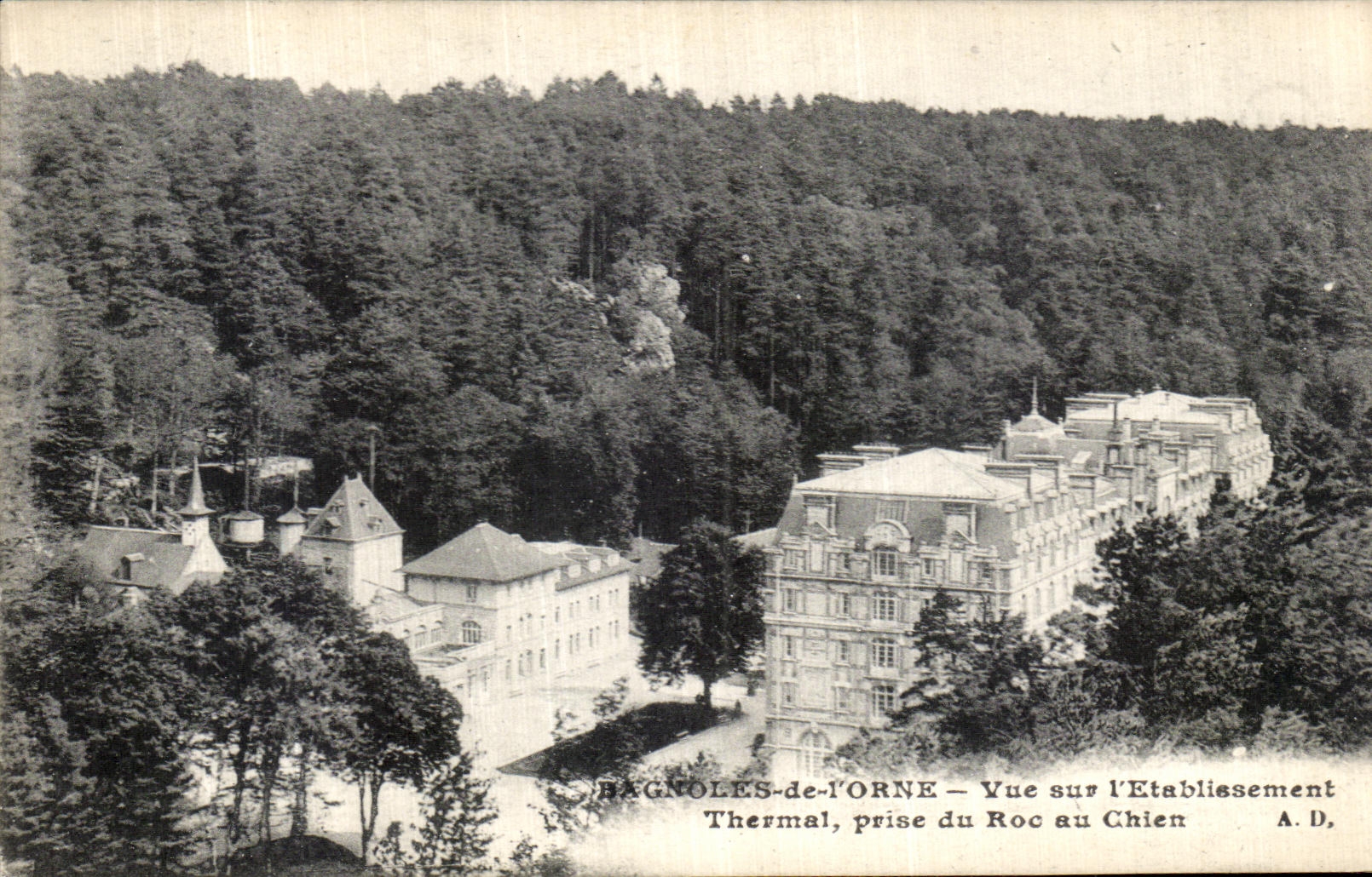 Bagnolles-de-l'Orne — Blick auf das Thermalbad, vom Roc au Chien aus — A.D.