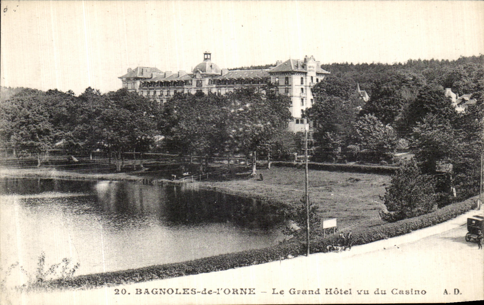 BAGNOLES-de-l'ORNE — El Gran Hotel visto desde el Casino — A.D.