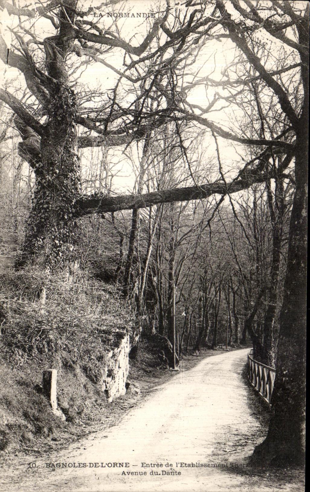 Bagnolles-de-l'Orne — Entrée de l'Établissement Thermal Avenue du Dante — La Normandie
