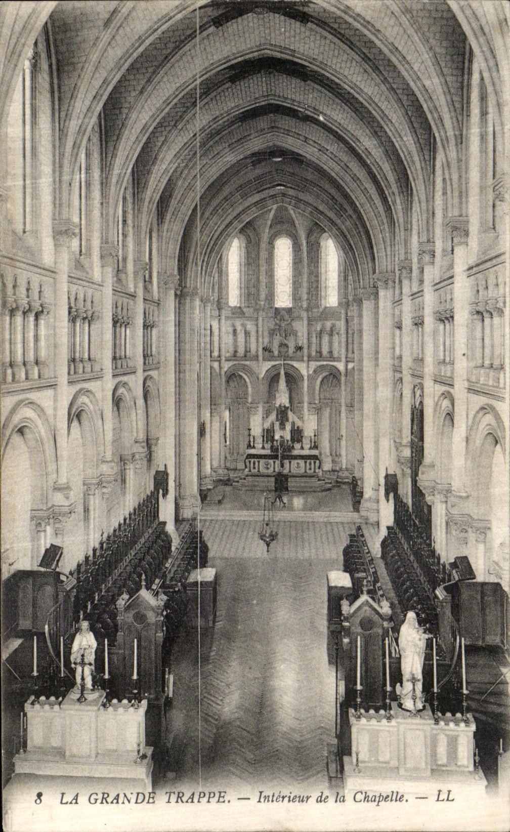 CPA La Grande Trappe Interieur de la Chapelle