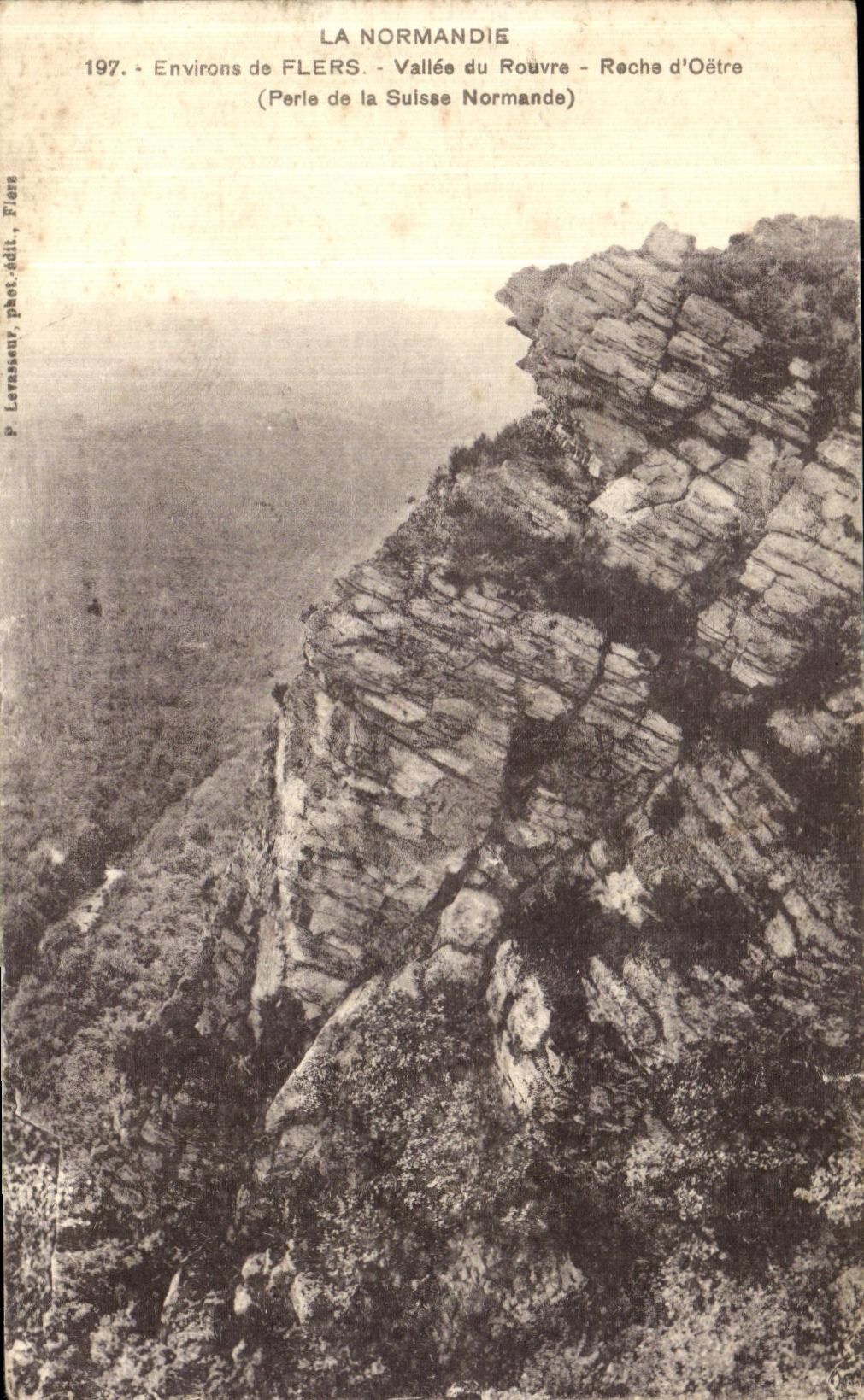 CPA LA Normadie Environs de Flers Valle du Rouvre Roche d Oetre Suisse normande 