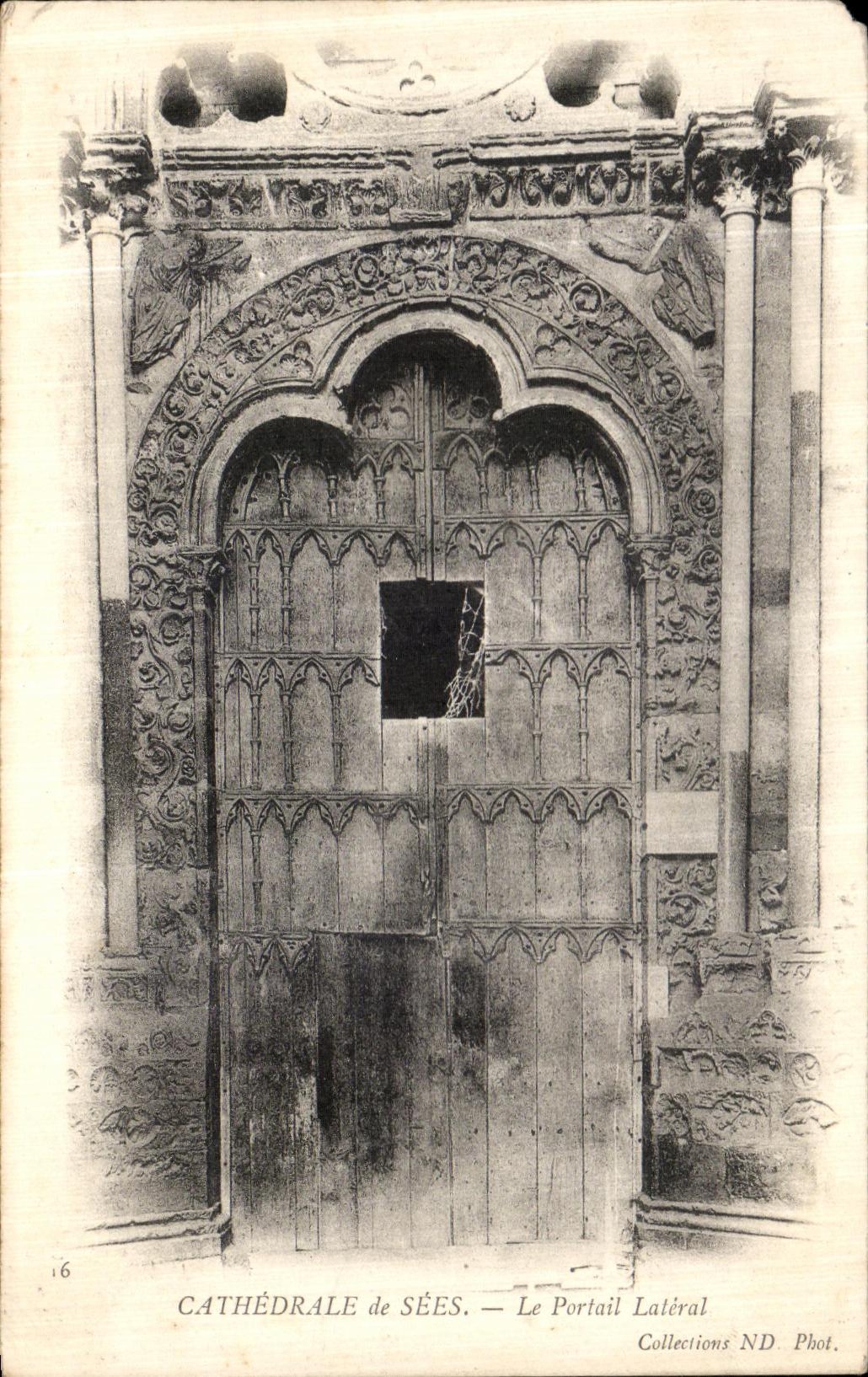 CPA Cathedrale de Sees Le Portail Lateral