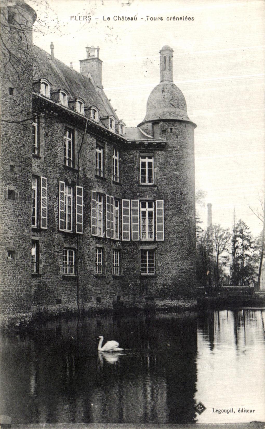 CPA Flers Le Chateau Tours crenelees