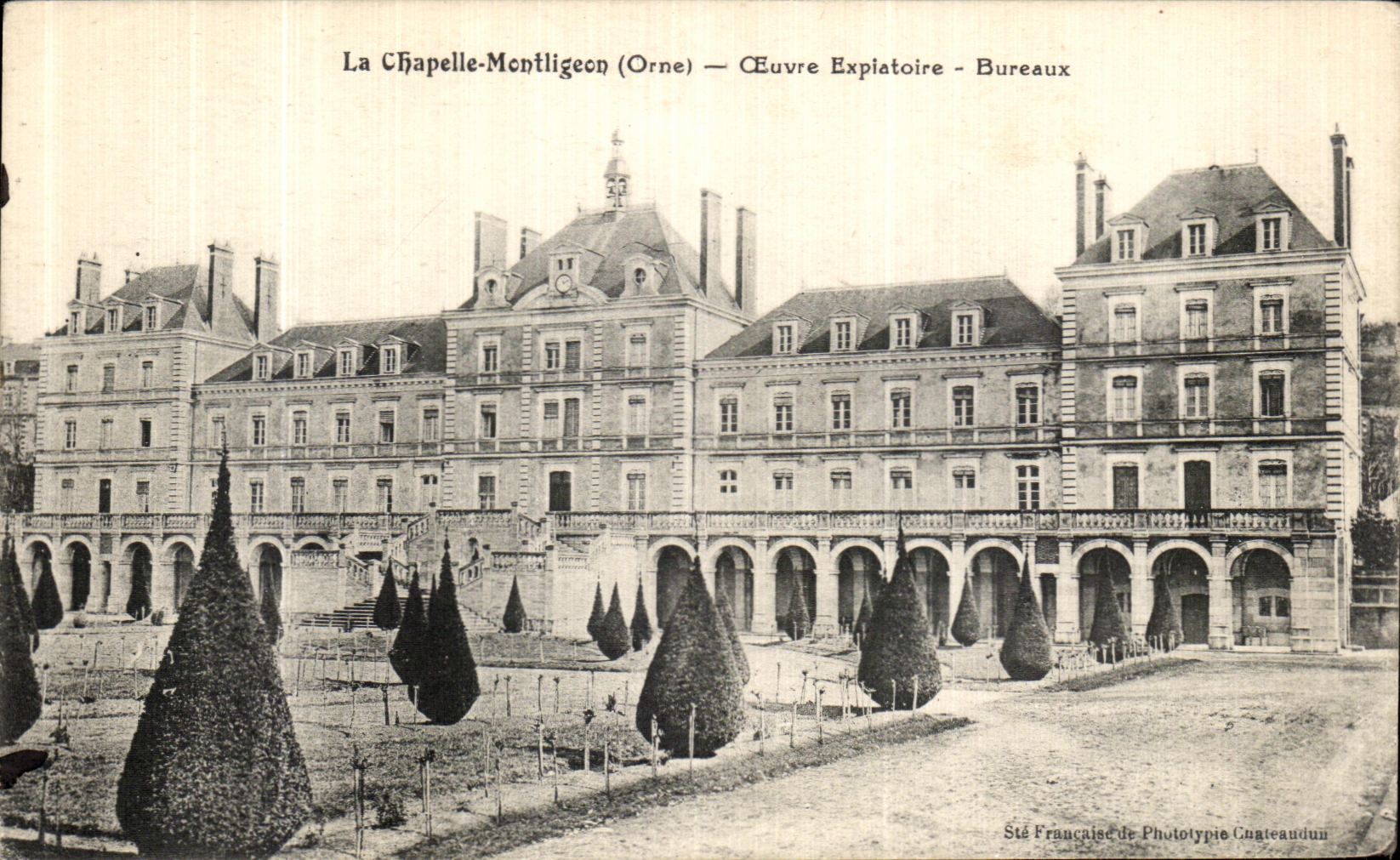 CPA La Chapelle Montligeon Oeuvre Expiatoire Bureaux 