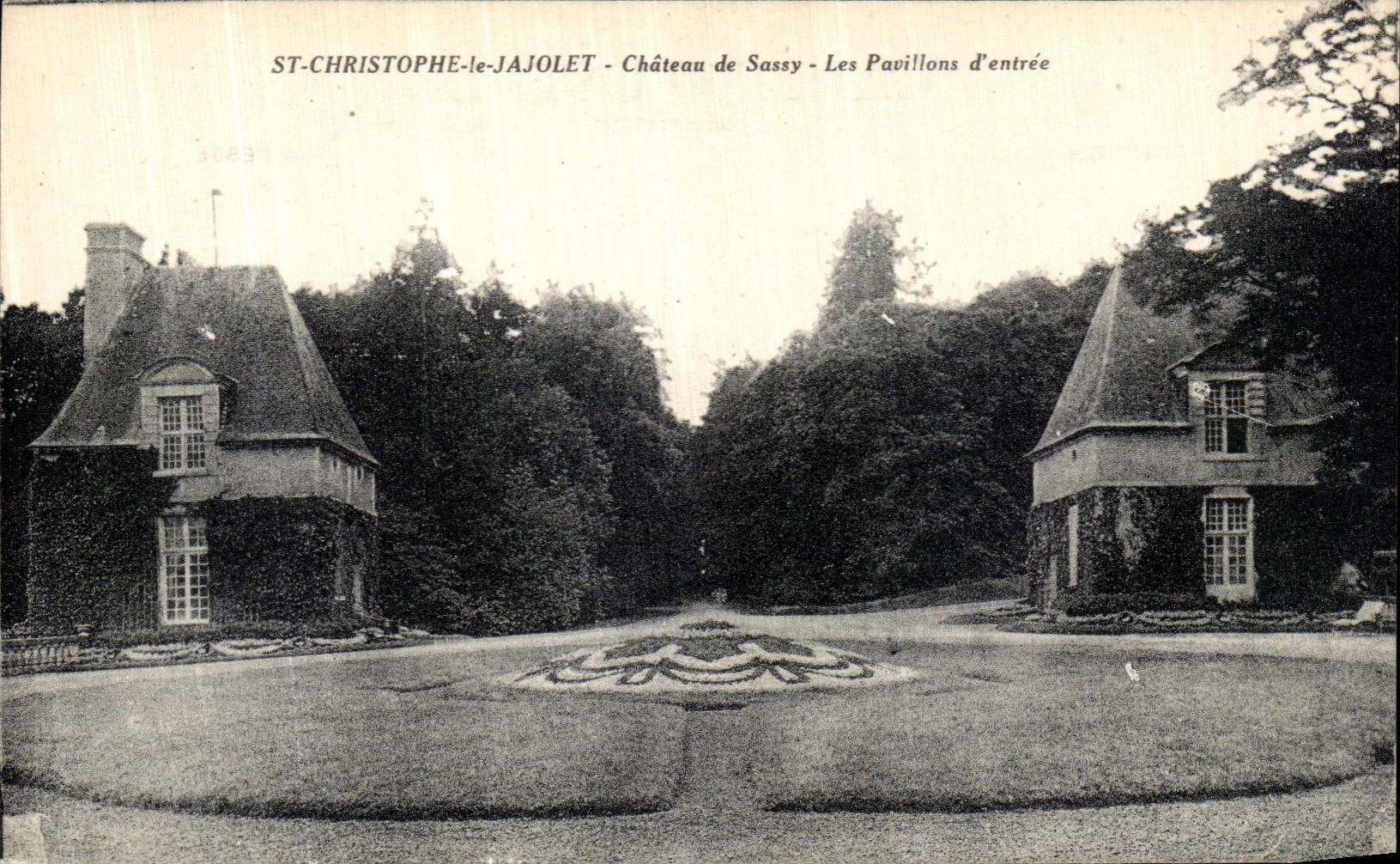CPA St Christophe le Jajolet Chateau de Sassy Les Pavillons d entree