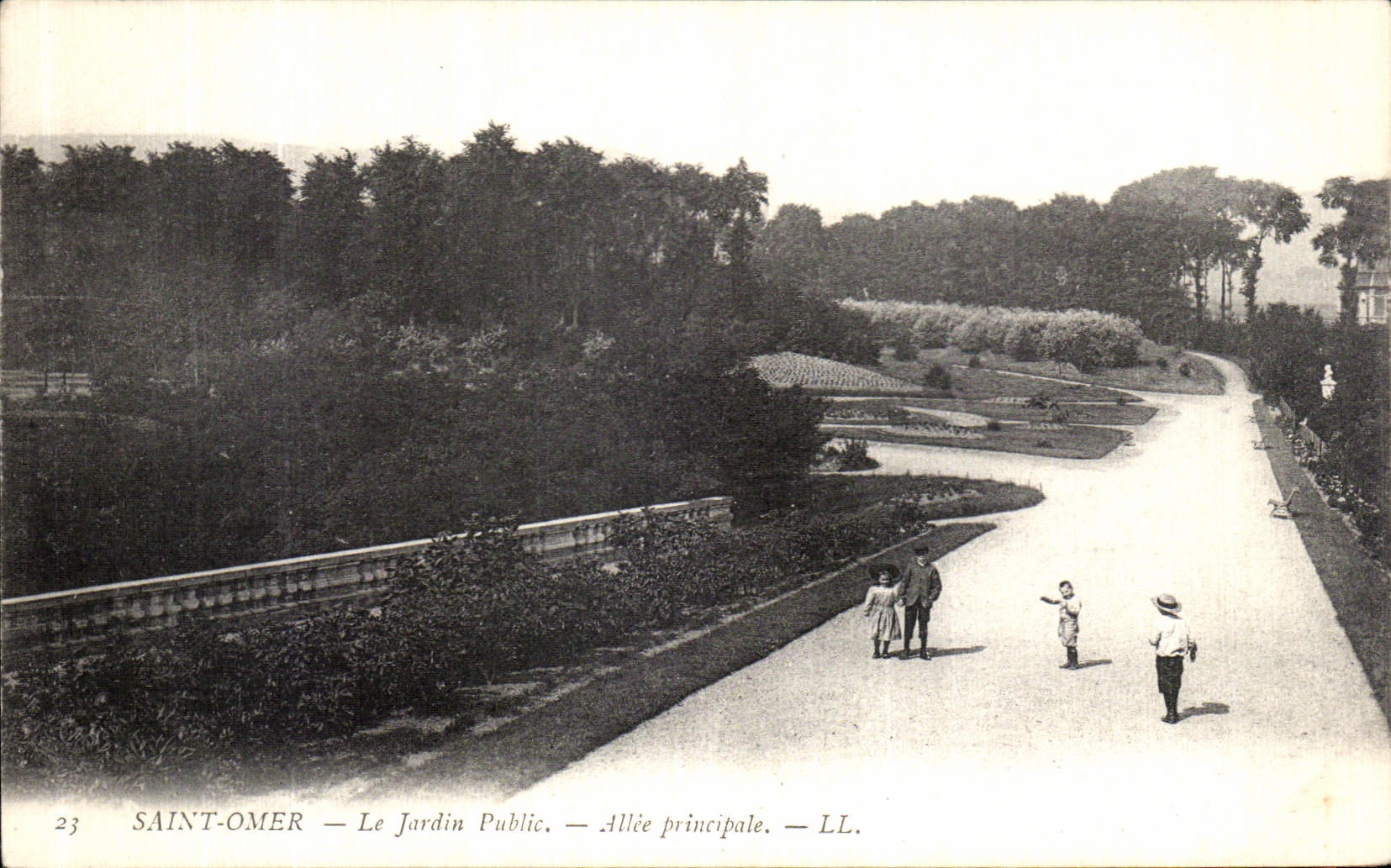 Saint-Omer — Le Jardin Public — Allée principale — LL.