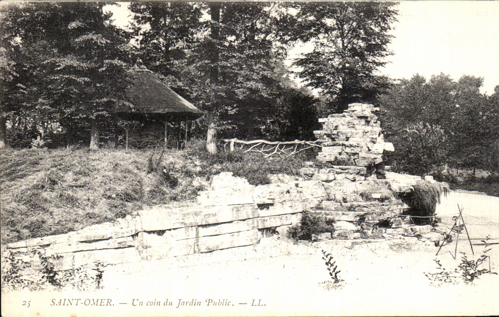 Saint-Omer — Un coin du Jardin Public — LL.