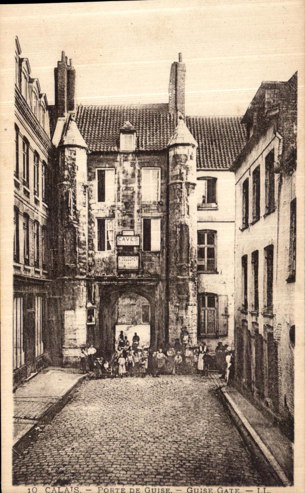 CPA Calais Porte de Guise Enfants