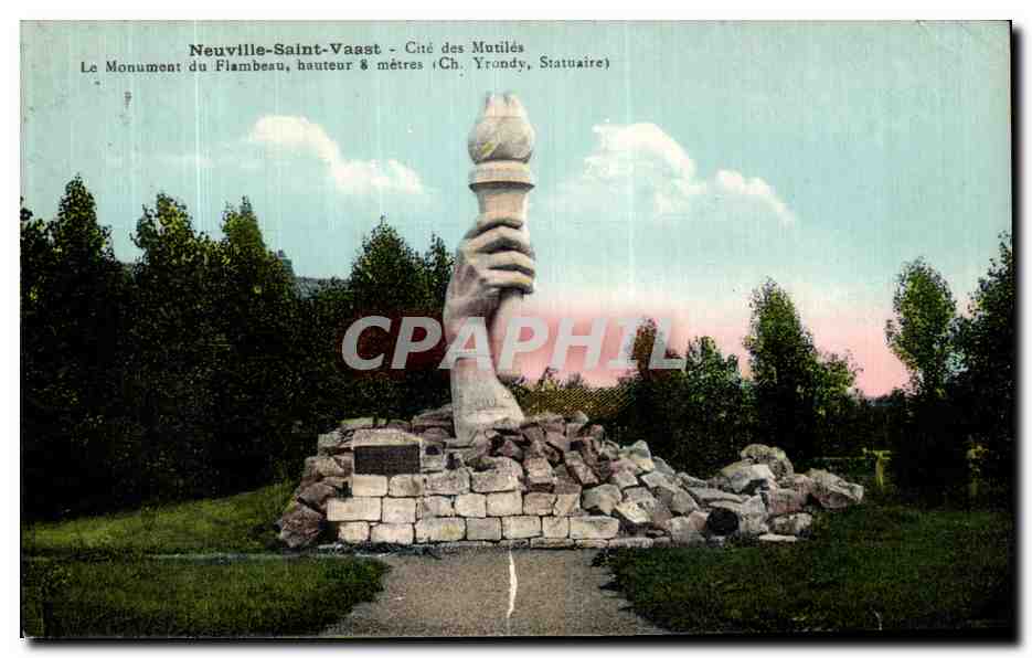 Neuville-Saint-Vaast - Cité des Mutilés - Monument du Flambeau, hauteur 8 mètres (Ch. Yrondy, Statuaire)